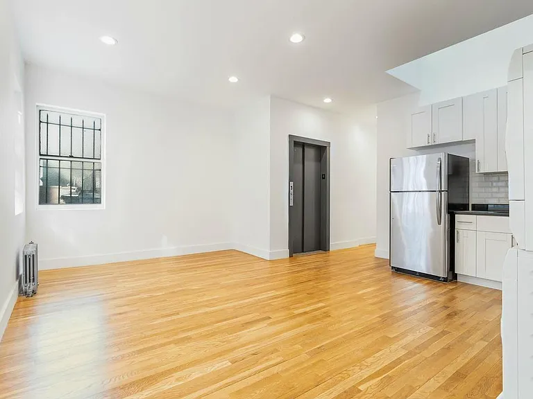 125 W 72nd St #PENTHOUSE — Photo 1