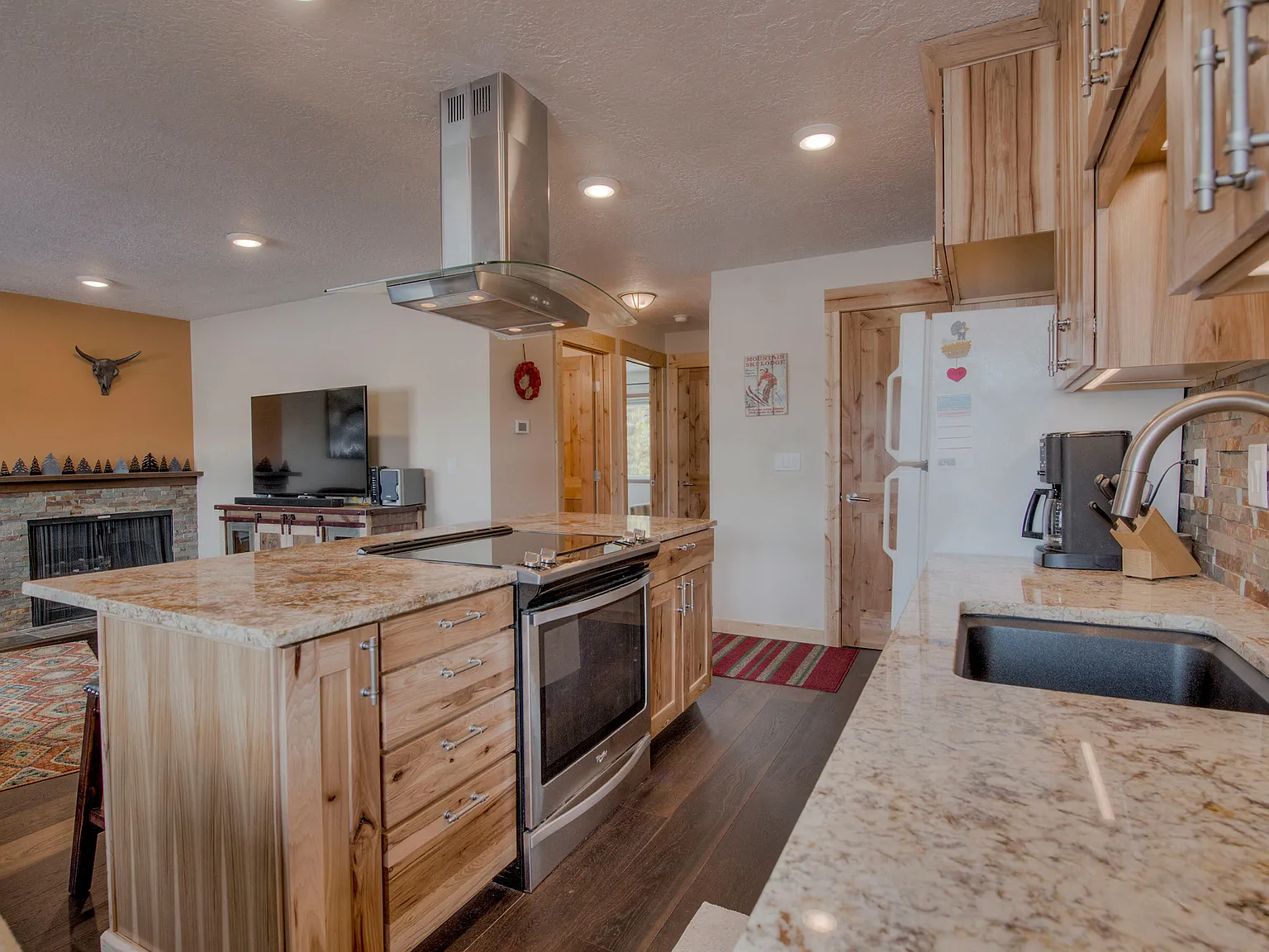 2 bed, 1.5 bath, 784 sqft, $2,800 — Photo 1