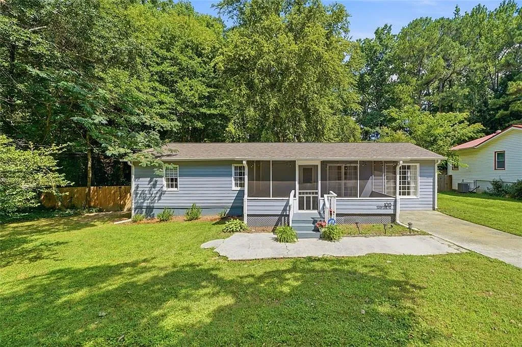 4 bed, 2.5 bath, 1344 sqft, $2,400 — Photo 1