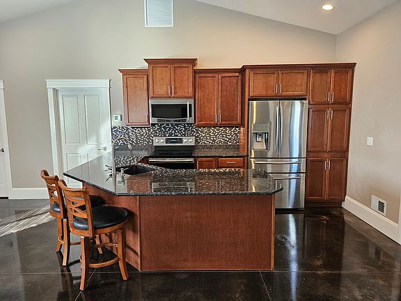 5th image of 10203A White Birch Ln