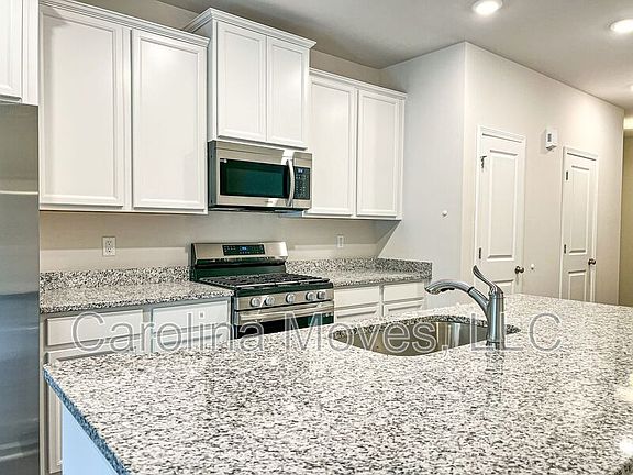 5th image of 27 Apollo View Ln