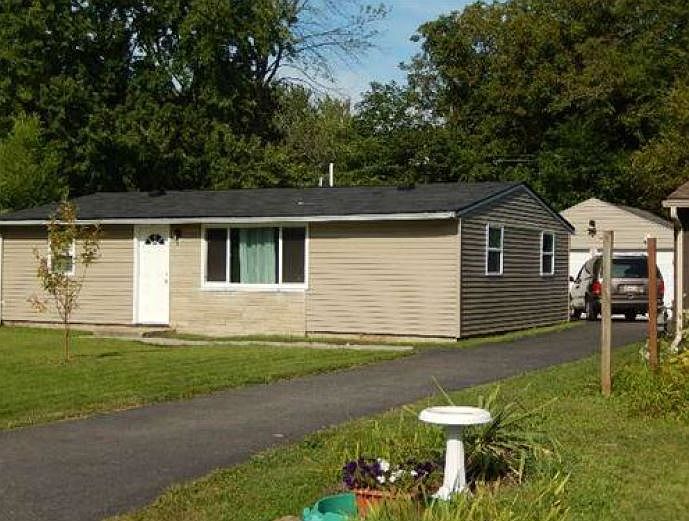 2nd image of 815 Eastwich Dr