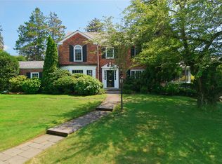 68 Payne Whitney Ln, Manhasset, NY 11030