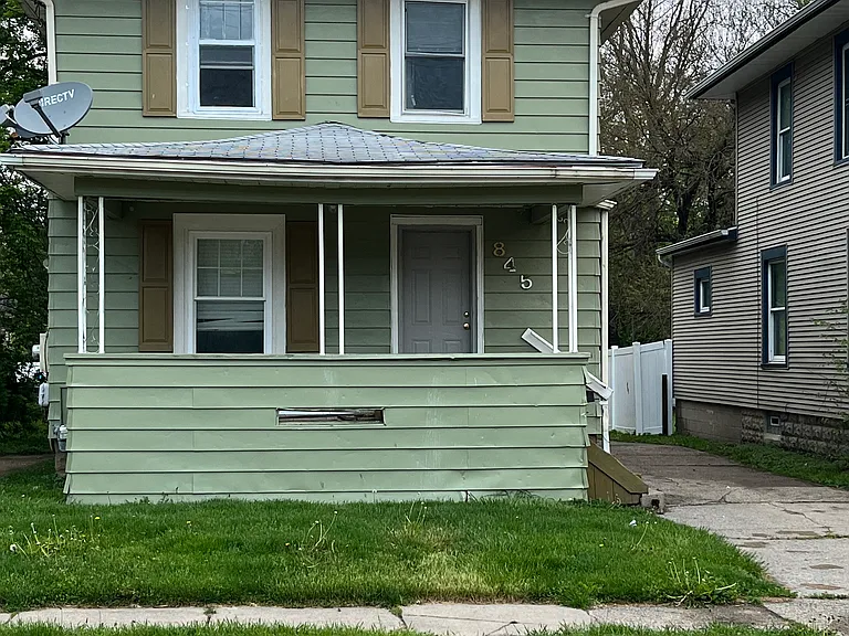 845 Baker St — Photo 1