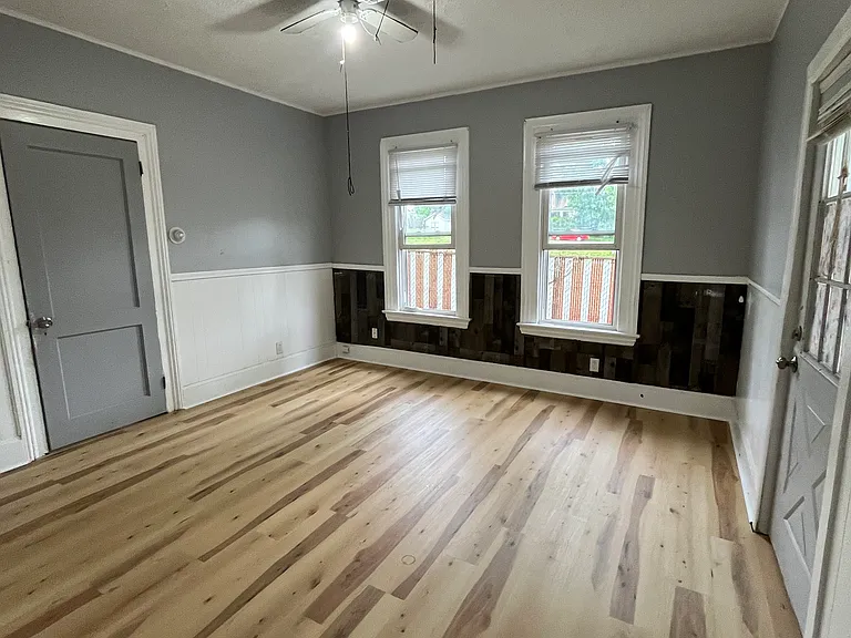 129 E Market St — Photo 11