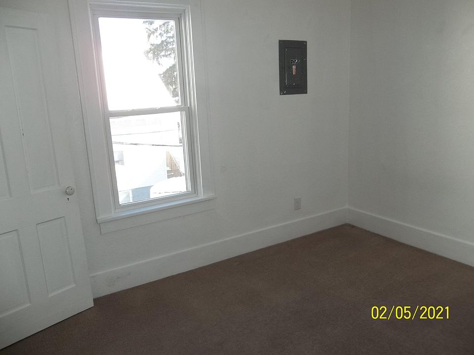 1st image of 2596 1/2 University Ave