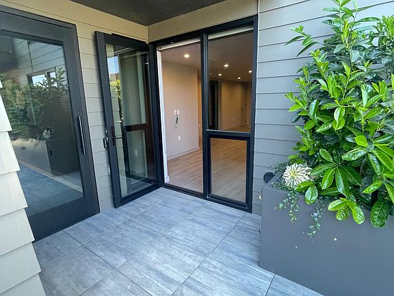 2nd image of 699 S Van Ness Ave #202