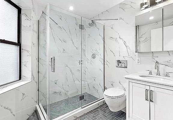 2nd image of 361 E 50th St #14I
