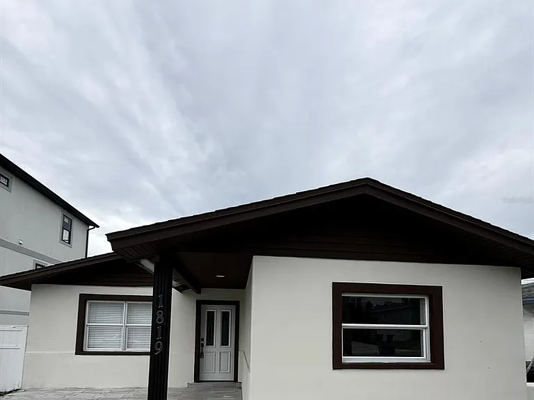 1819 Shore Acres Blvd NE — Photo 1