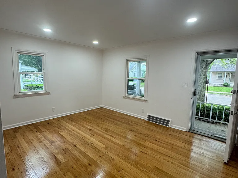 3755 Westpoint St — Photo 2
