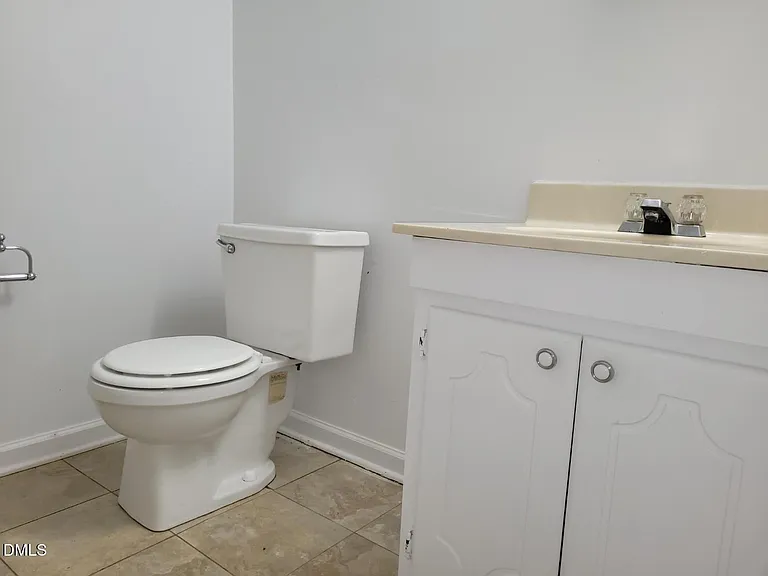 304 Holtz Ln — Photo 10