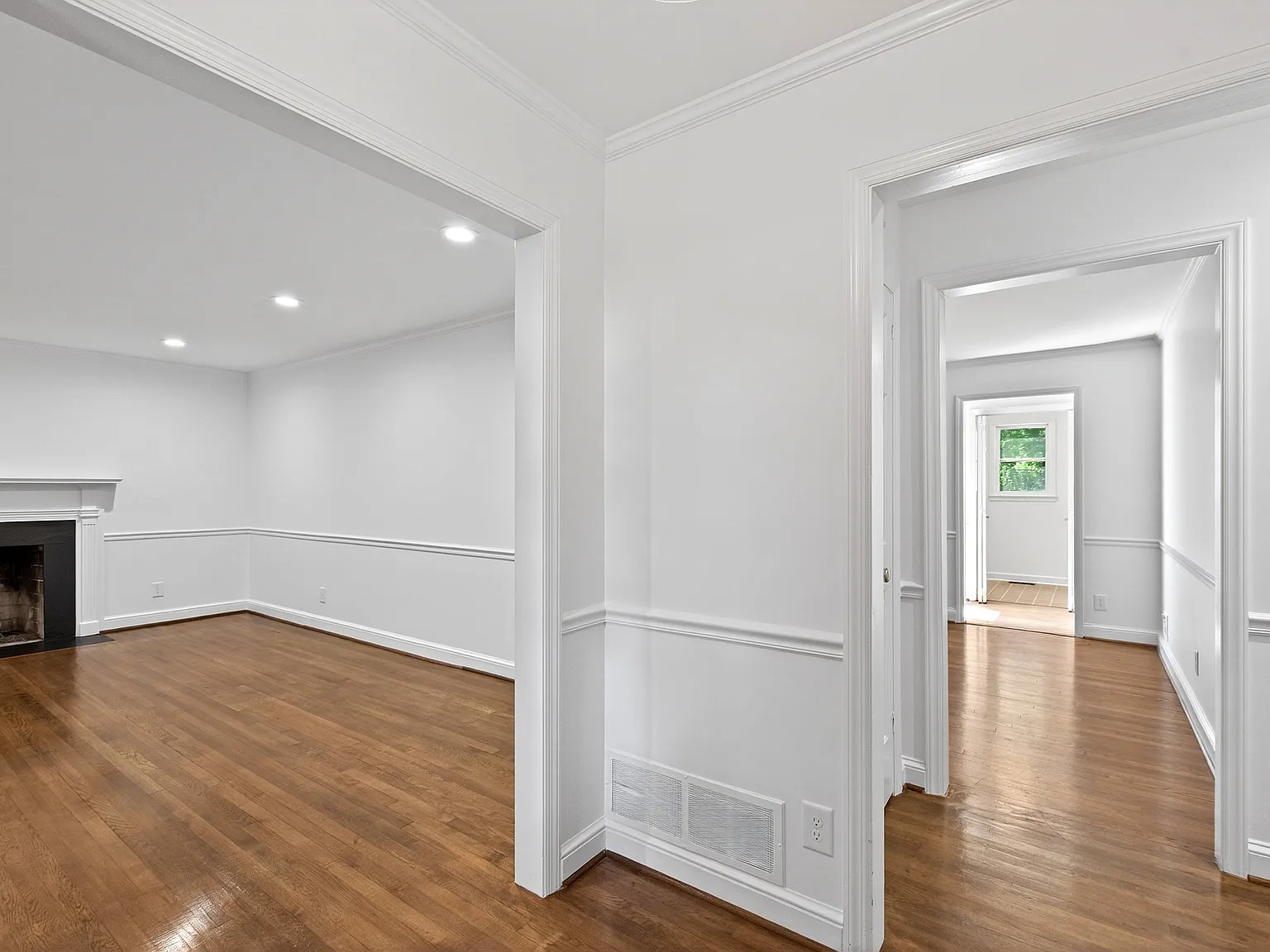 3 bed, 1833 sqft, $3,300 — Photo 3