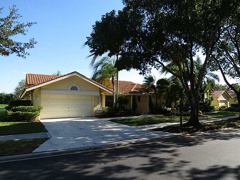 1st image of 1890 Lakeshore Dr