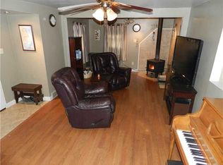 912 Valleyview Dr, Dravosburg, PA 15034