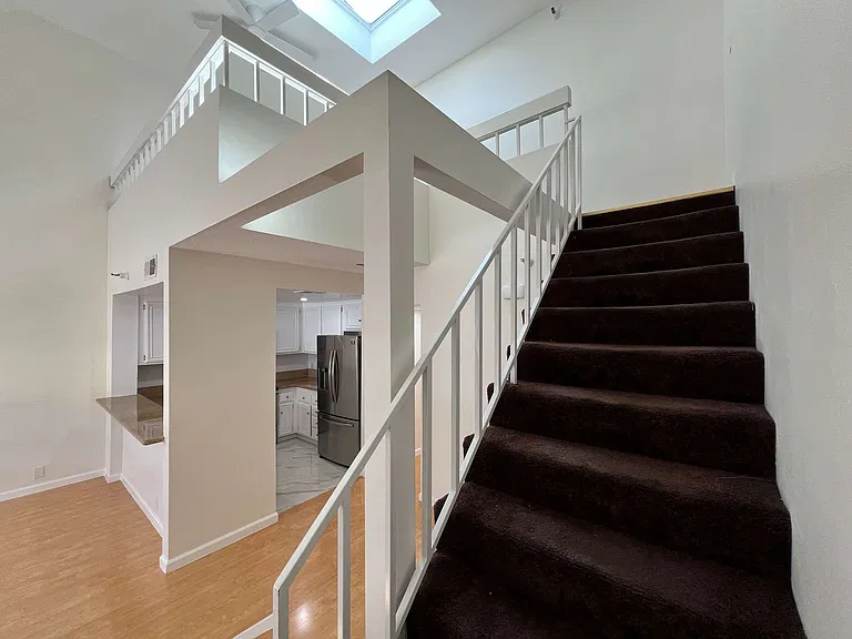 730 W 4th St #415 — Photo 15