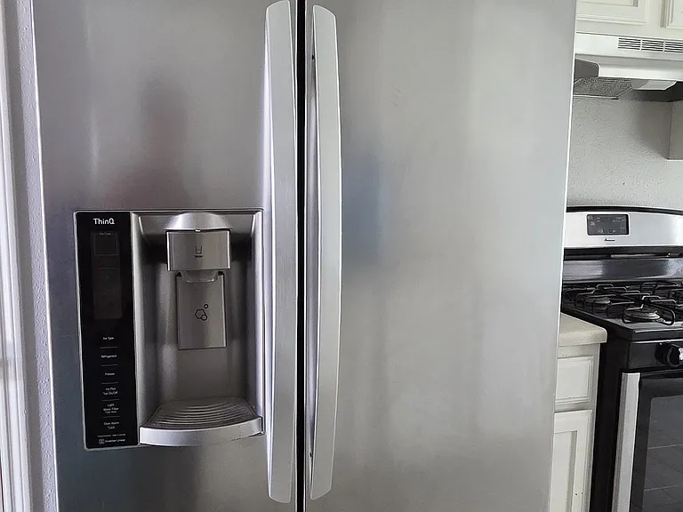 The kitchen comes with a loaner fridge.