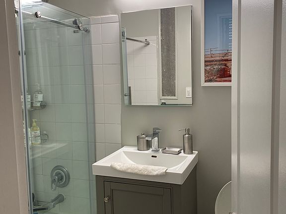 5th image of 344 E 87th St APT 3C