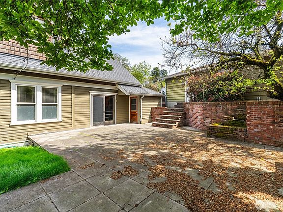 3rd image of 400 Cedar Avenue S