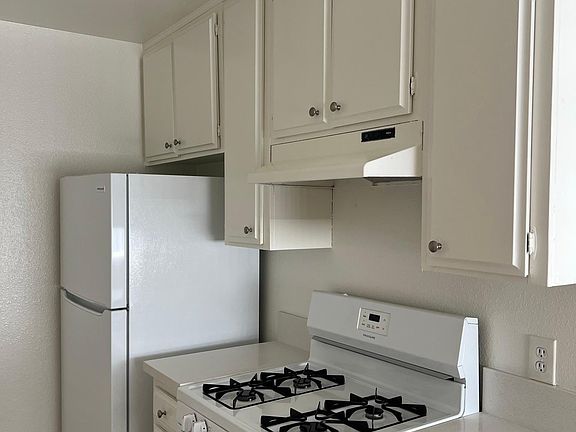2nd image of 14109 Delano St APT 5