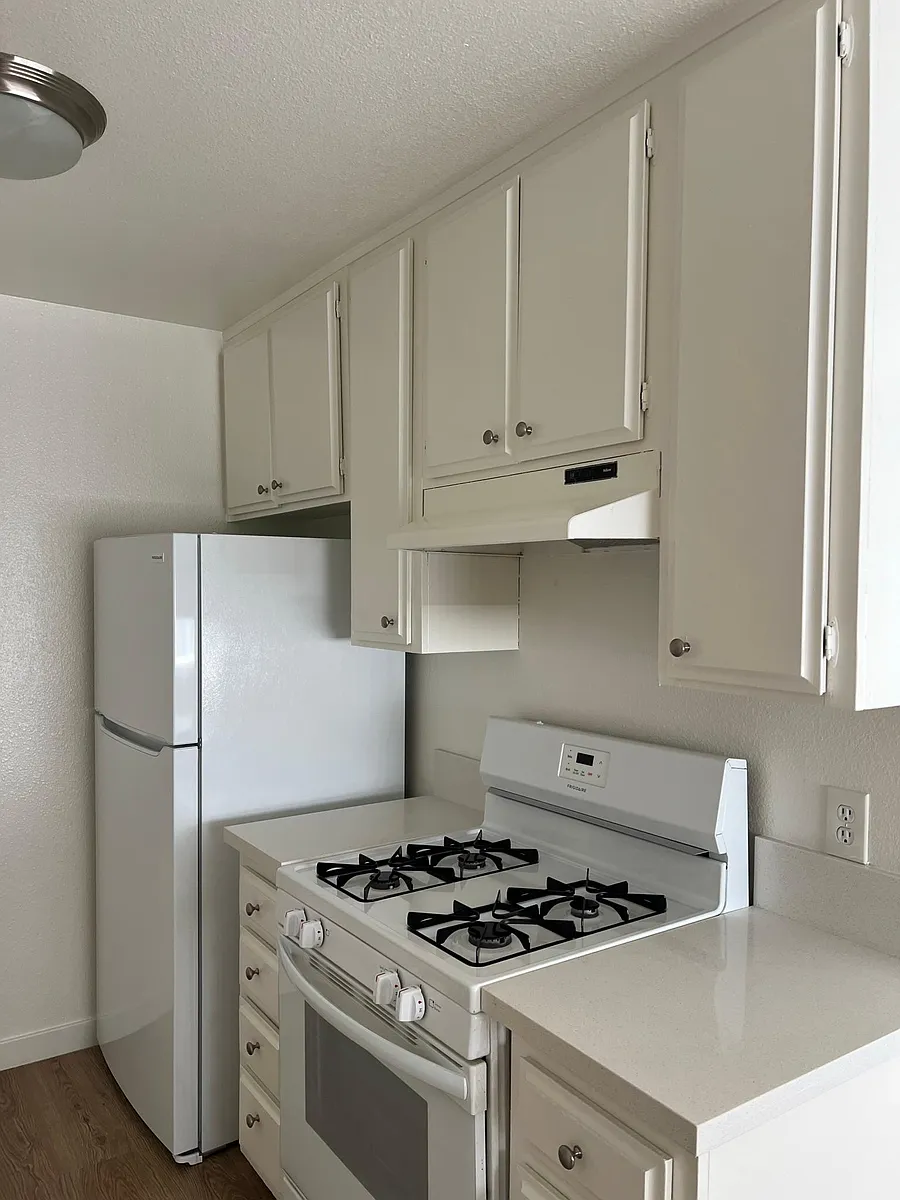 Building Photo - 14109 Delano St #5