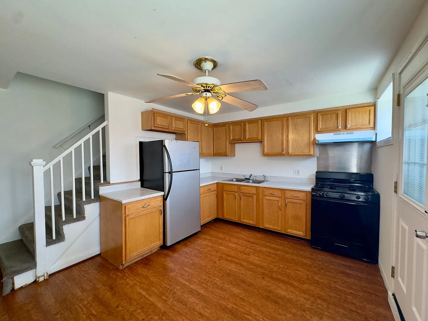 Charming 3BD/1BA Townhome in Yale Heights Home - Fenced Backyard! — Photo 4