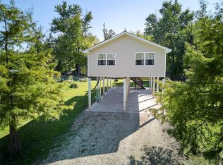76 S River Rd, Elsberry, MO 63343