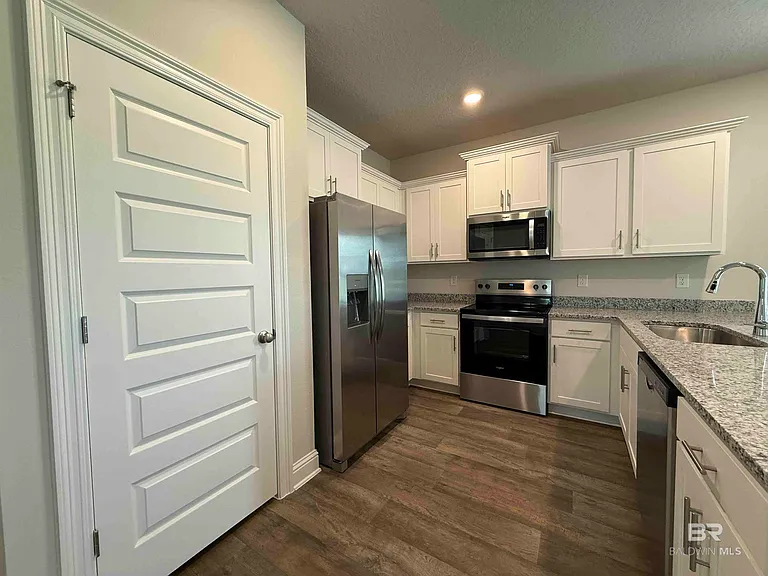 19130 Treehill Ln — Photo 7