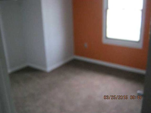 3rd image of 889 Yorkshire Ct