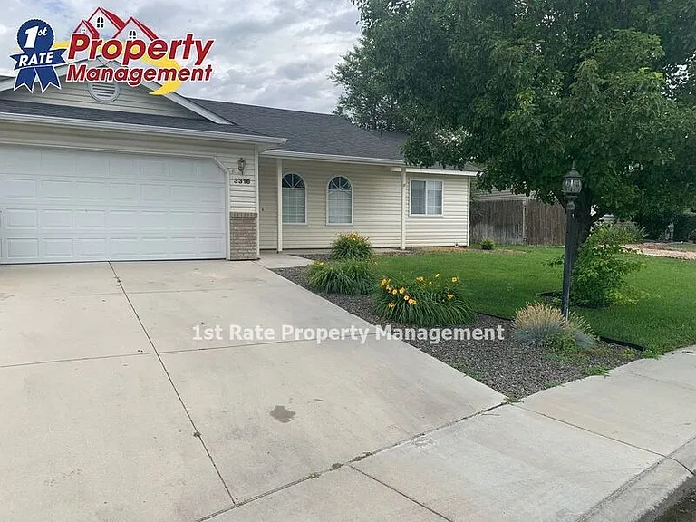 3316 Coachman Ct — Photo 2