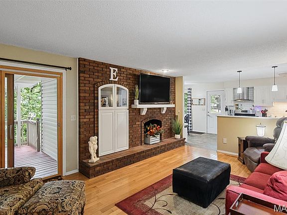 3rd image of 116 Lotus Dr
