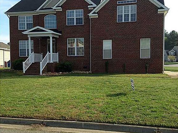 2nd image of 1221 Spruce Ln