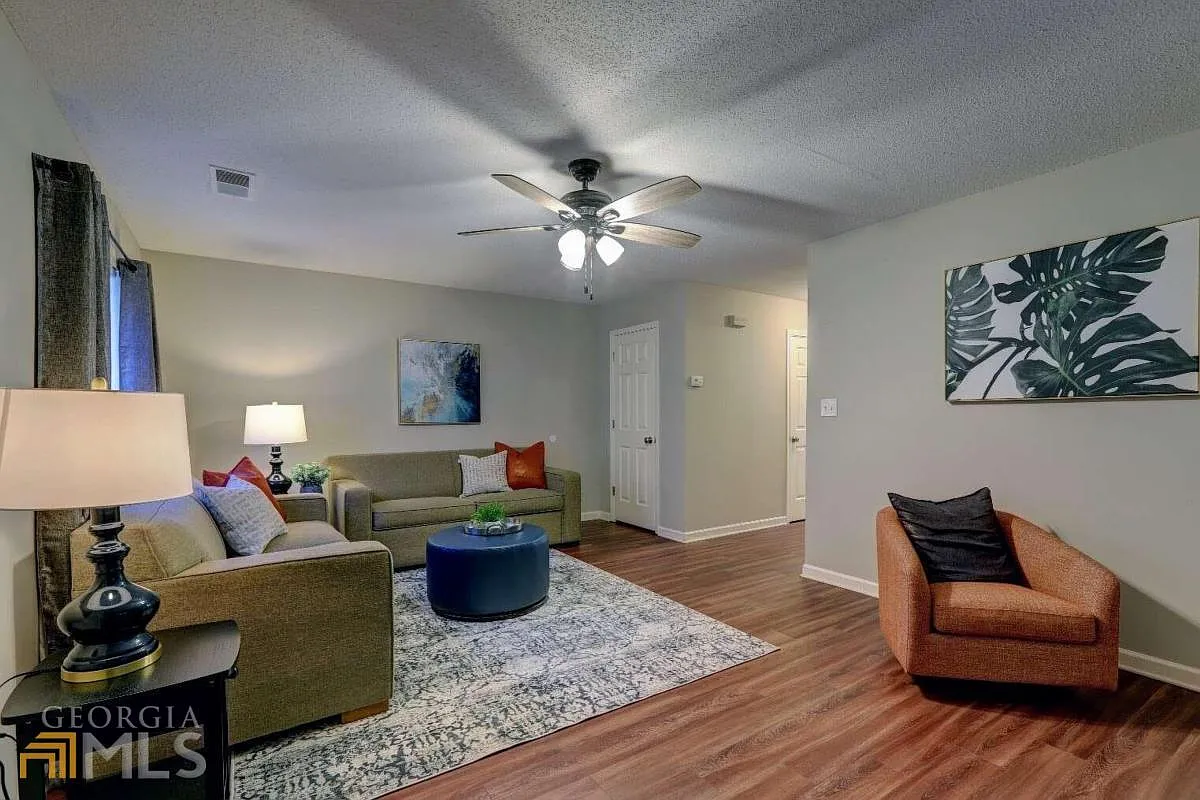 3 bed, 2.5 bath, 100 sqft, $3,600 — Photo 2