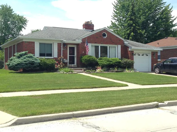 22012 Benjamin St, Saint Clair Shores, MI 48081