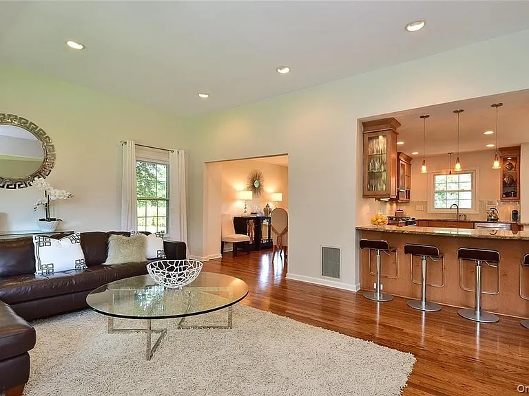 9 Franklin Ave — Photo 7