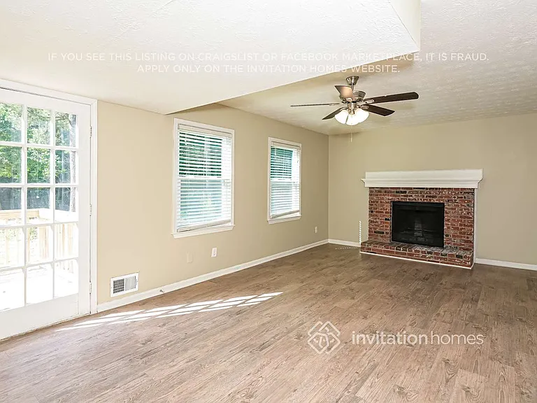 1740 Rose Garden Ln — Photo 9