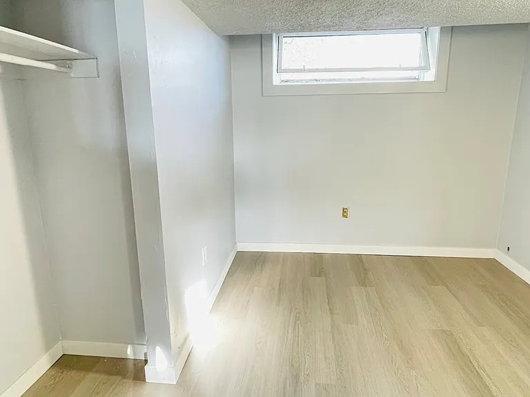 536 Northmount Dr NW #B — Photo 10