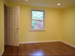 998 W 2nd St, Middlesex, NJ 08846