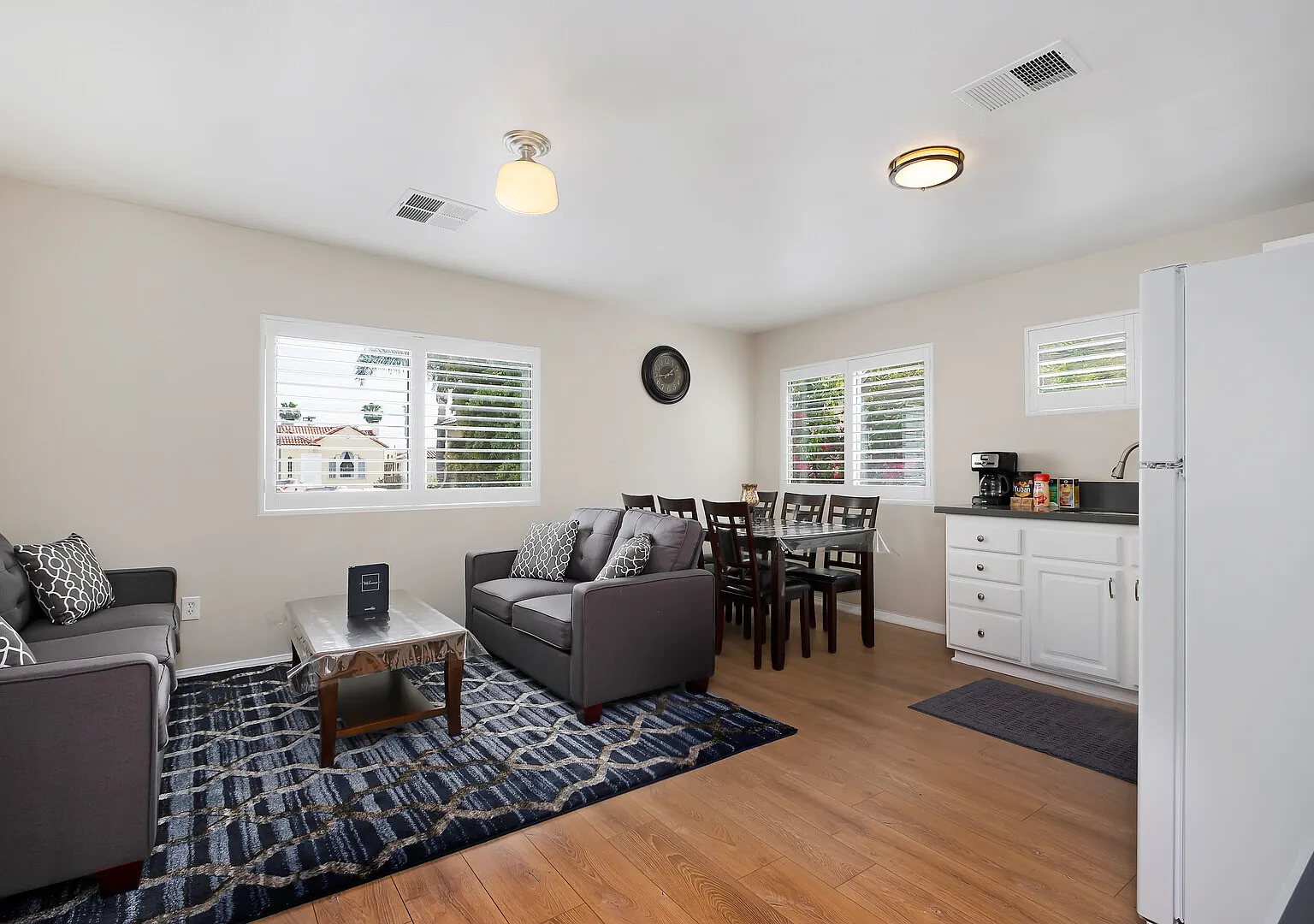 Newly Furnished Central LA Apartment — Photo 1