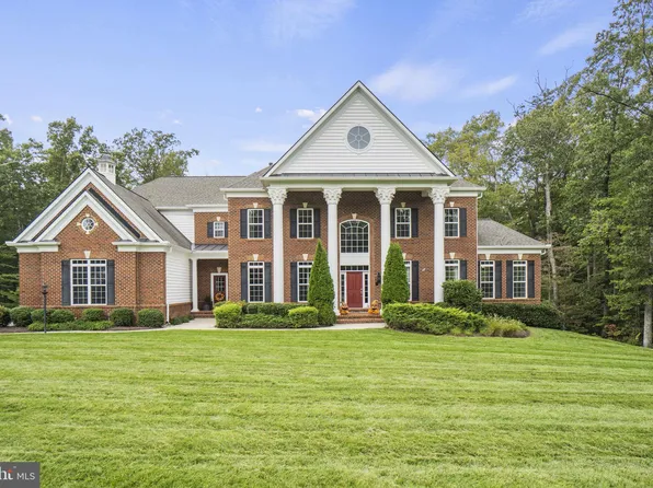 360 Wakerobin Dr, Stafford, VA 22556