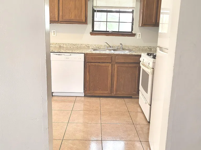318 River Oak Dr — Photo 7