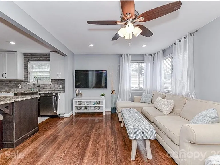 1632 Academy St — Photo 4