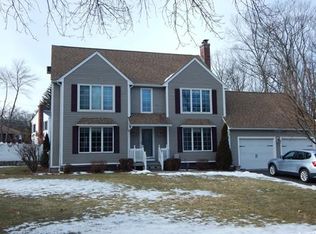 8 Autumn Ln, Methuen, MA 01844