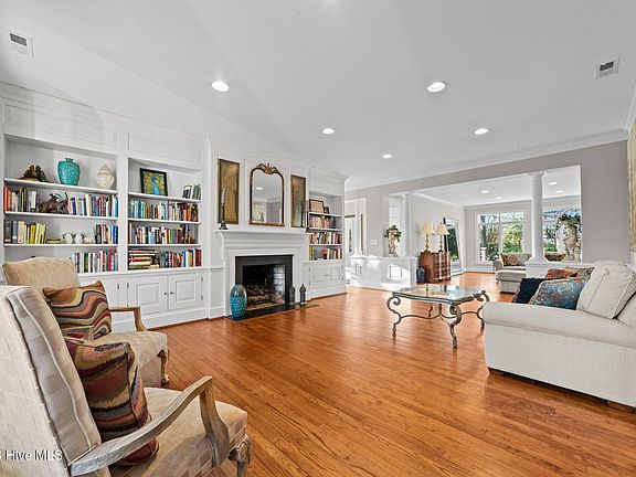 4th image of 506 Saint Patrick Street