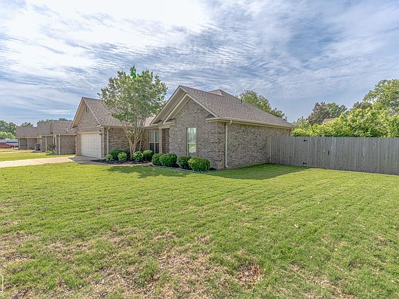 3rd image of 401 Brookstone Dr
