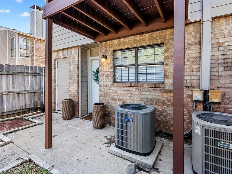 1811 Maplewood Trl — Photo 11