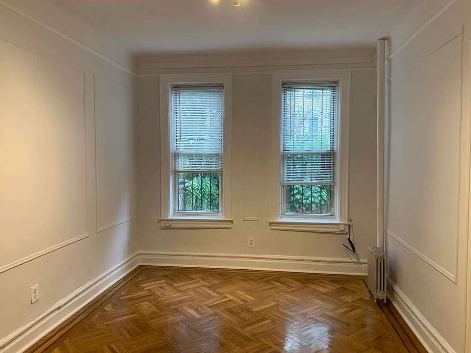 2nd image of 454 36th St APT 1R