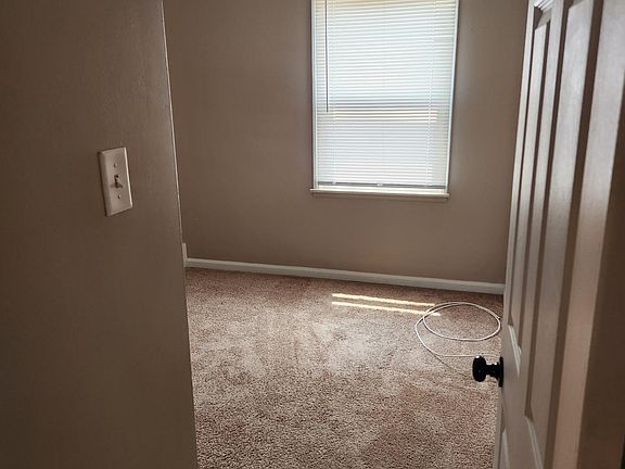 4th image of 3257 Terry St