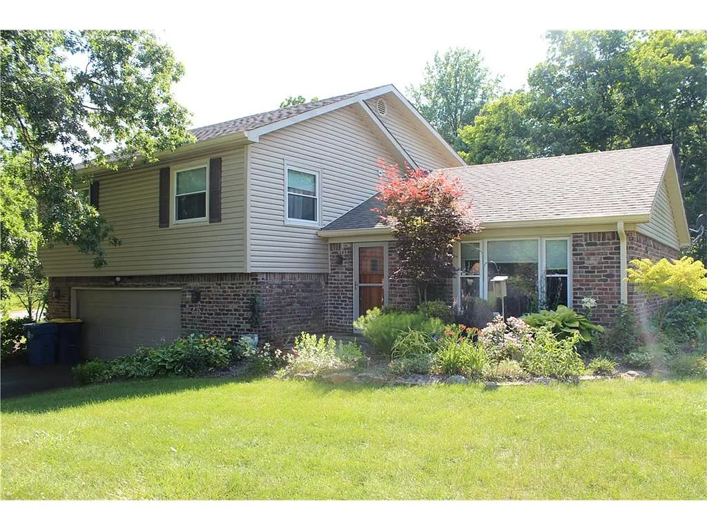 6736 Connie Dr photo 1