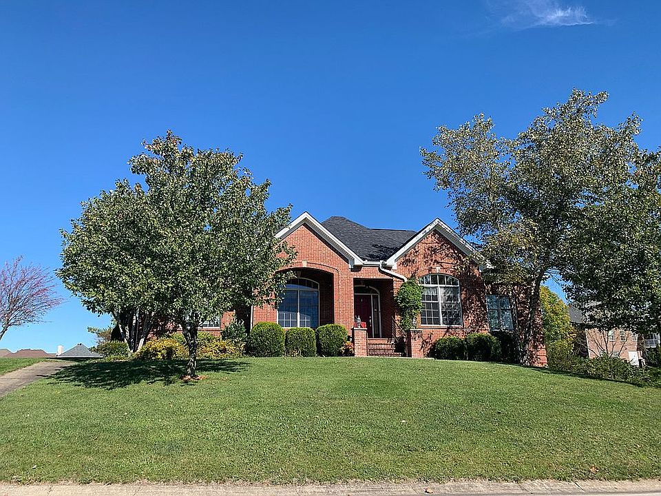 1st image of 160 Waterford Cir