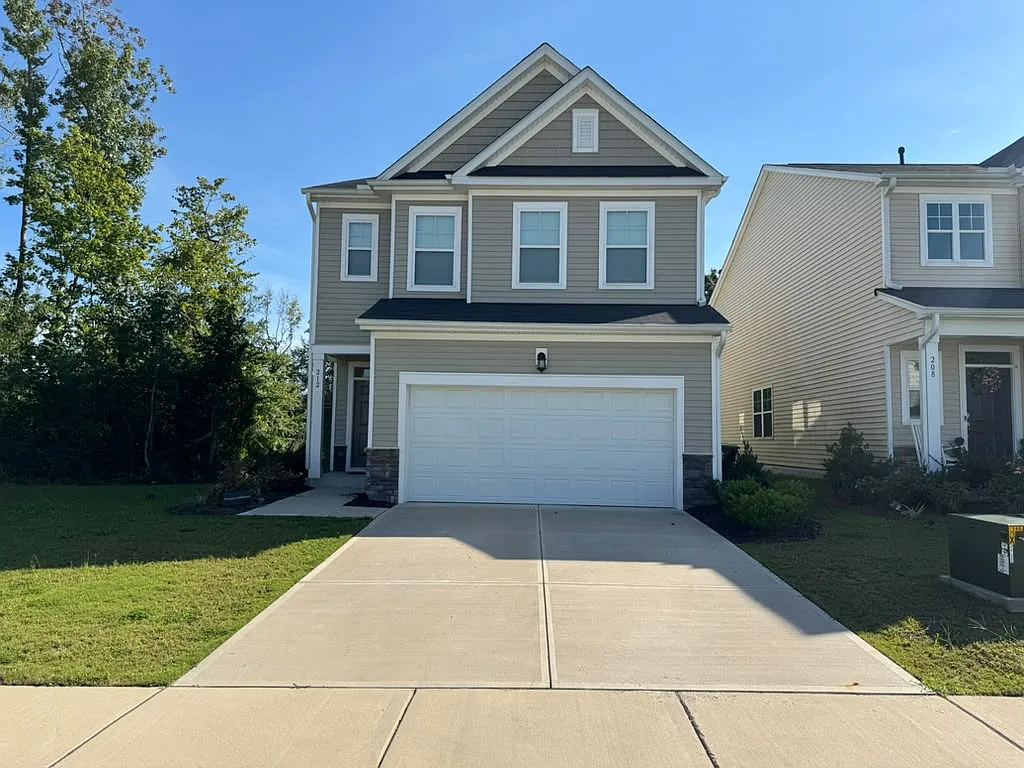 3 bed, 2.5 bath, 1924 sqft, $1,995 — Photo 1